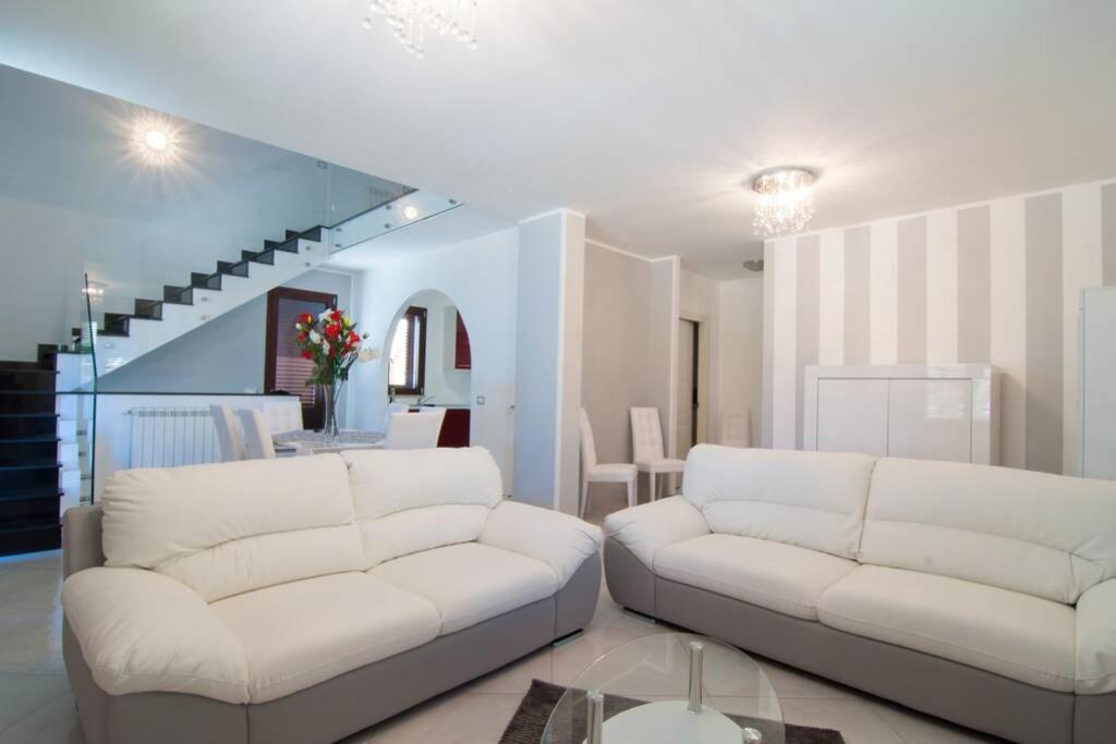 Hh Selection Emiro Villa Lascari Exteriör bild